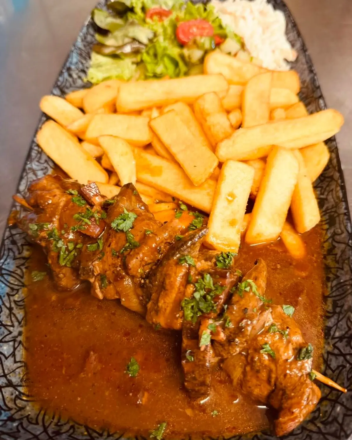 Bäsler - Hähnchen am Spieß mit Pommes Frites