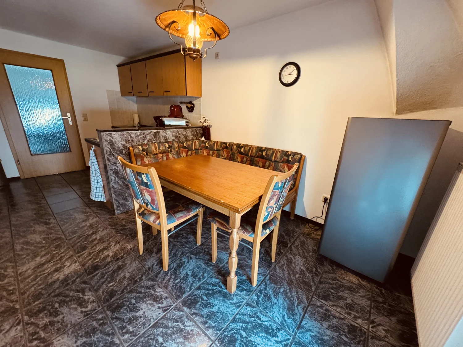 Bäsler - Ferienwohnung Zimmer, Esstisch